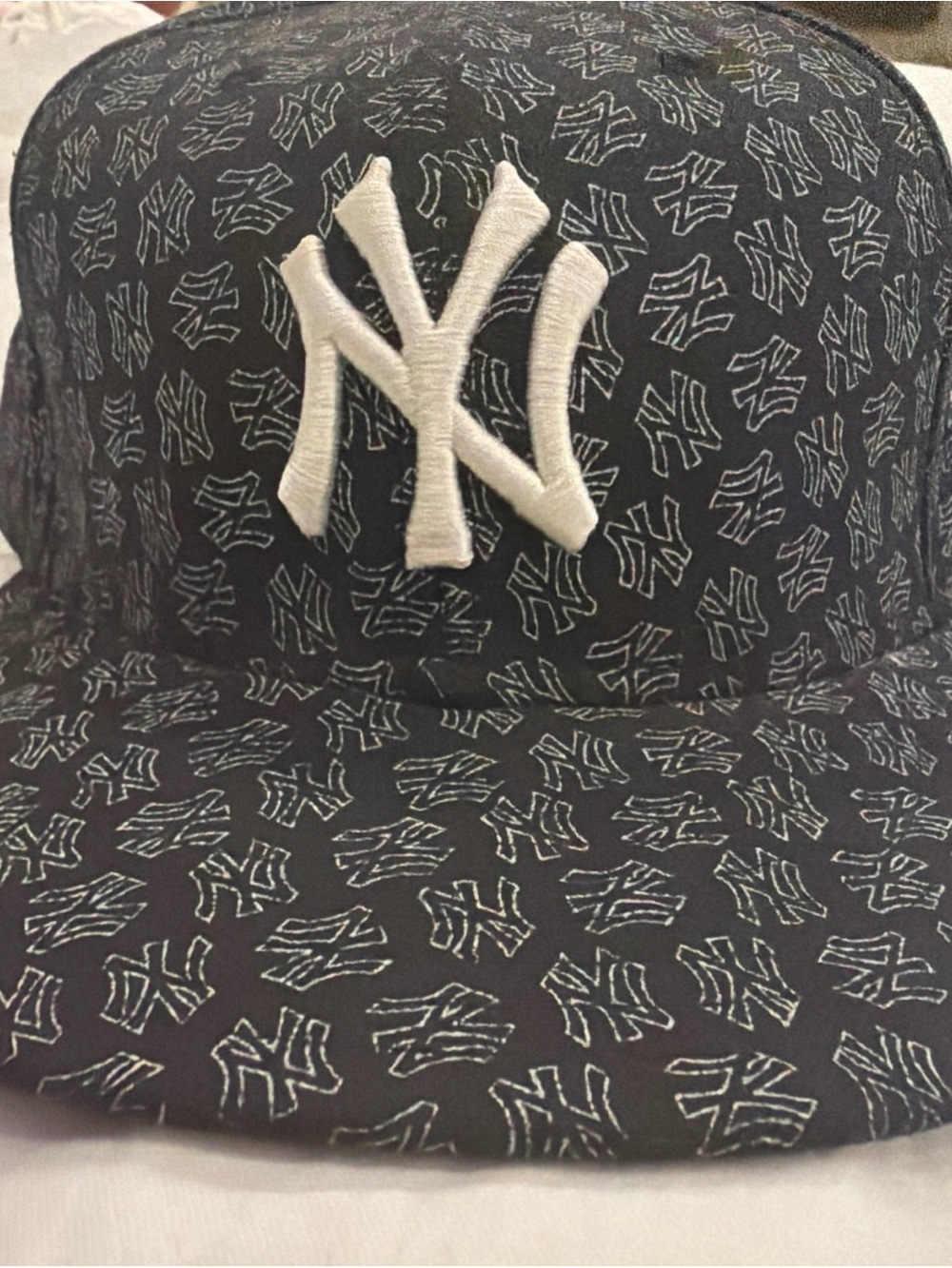 New Era New York Yankees 59FIFTY Fitted Hat Navy White All Over Print 7 5/8 USA